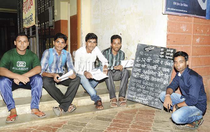 The students include a BMC worker trying to work his way to a graduation and a 30-year-old who is paying for her education by working in a private company. They said they thought they had failed when they heard their results were reserved
