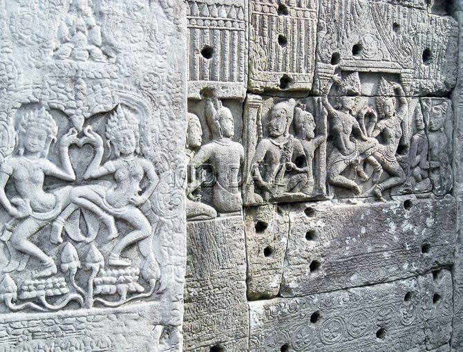 Dancing apsaras on a column of the outer bas relief gallery at Bayon. These bas reliefs offer scenes from daily life and Khmer history.