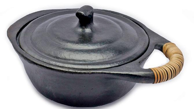Longpi black pottery casserole, Rs 1,105