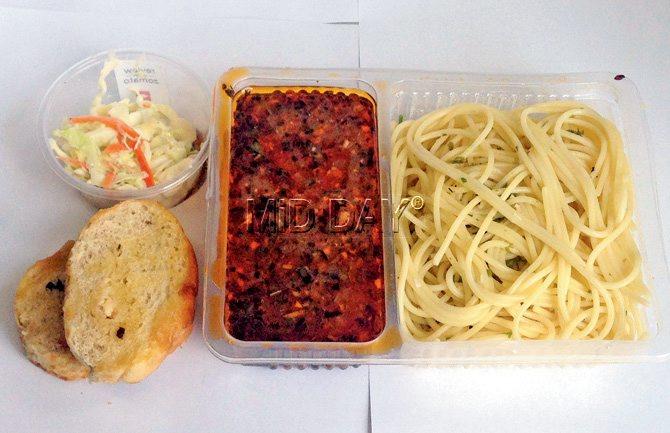 Chicken Spaghetti Bolognese with Garlic Bread and Chef’s Special Salad