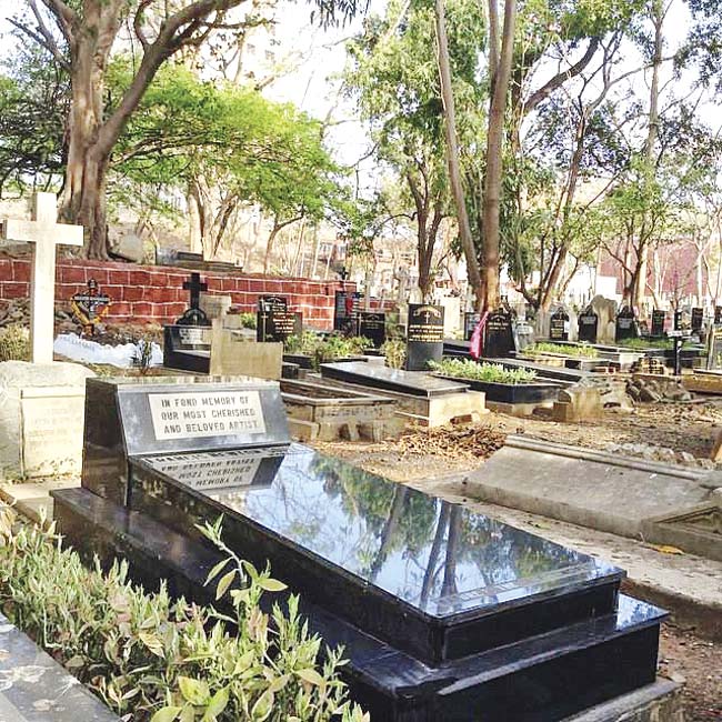 Souza’s grave at the Sewri cemetery