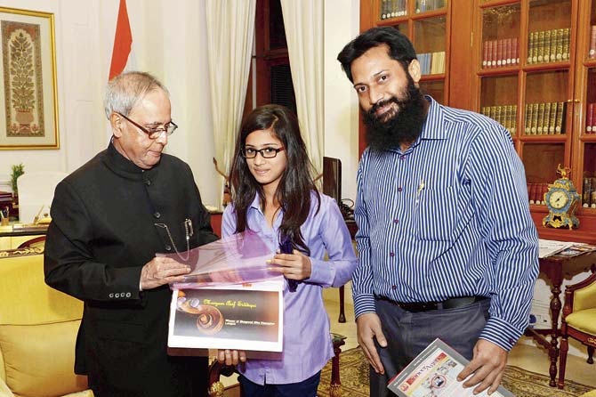 President Pranab Mukherjee felicitates Maryam at Rashtrapati Bhavan on Friday as proud father Asif Siddiqui looks on, in this picture released by Rashtrapati Bhavan yesterday