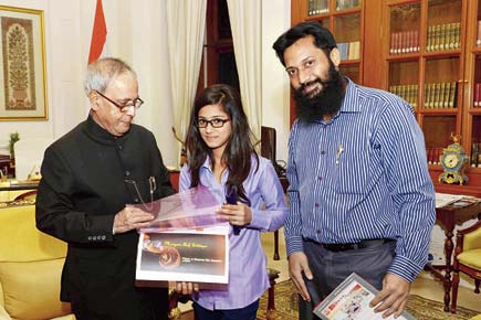 Sunshine Story: Muslim girl who mastered the Bhagwad Gita saves cash awards to help educate the poor