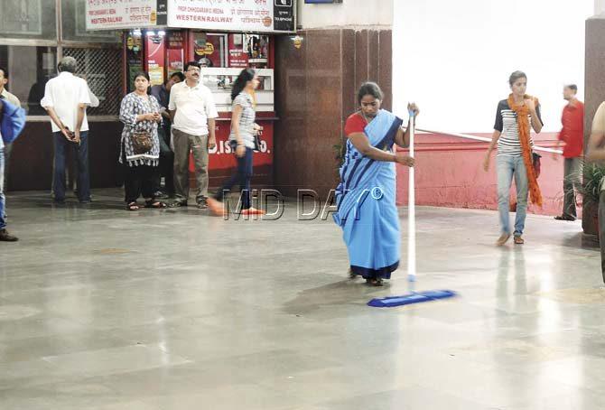 Mumbai Central is by and large a hygienic station, say commuters. Pics/Bipin Kokate