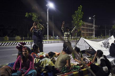Fresh tremors hit Nepal, toll rises to 65
