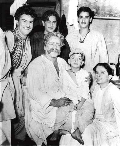 Prithviraj Kapoor with sons Raj, Shammi, Shashi and little Randhir