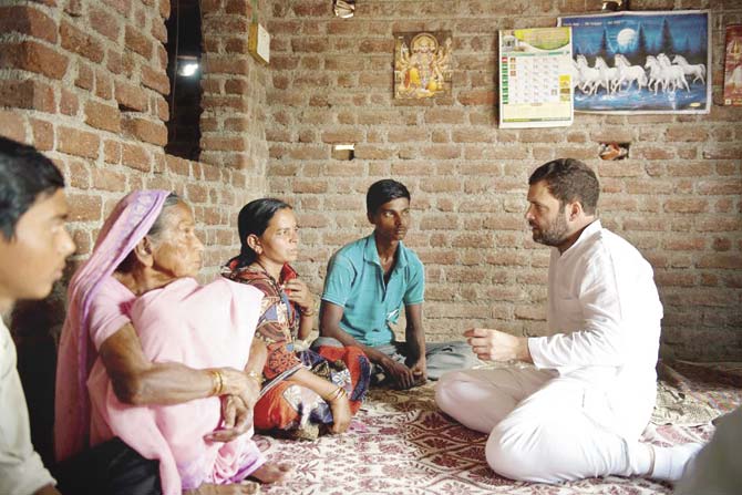 Rahul Gandhi visited Amravati and spent time at a farmer’s residence