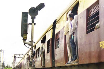 Mumbai: Cover signal poles with barbed wire, GRP tells railways