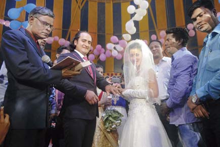 The circus of life: Man who performs the Wheel of Death marries tightrope artiste