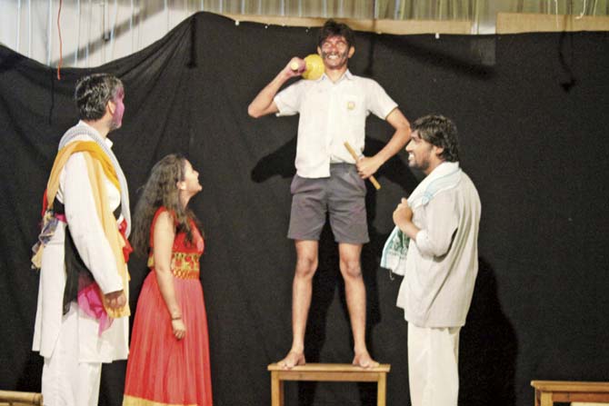 Scenes from the rehearsals of the play, Ringan