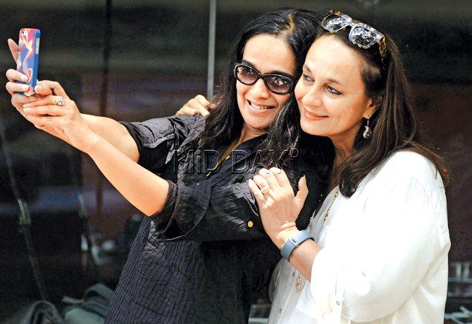 Shivangi Kapoor and Soni Razdan click a selfie Pic/Rane Ashish