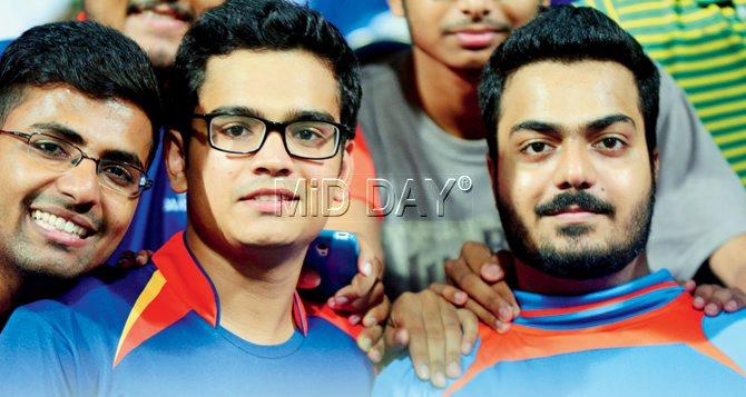 Shreyas Iyer’s friends enjoy the atmosphere at the Wankhede yesterday. Pic/Atul Kamble
