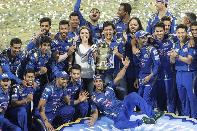 Mumbai Indians with the IPL 8 trophy