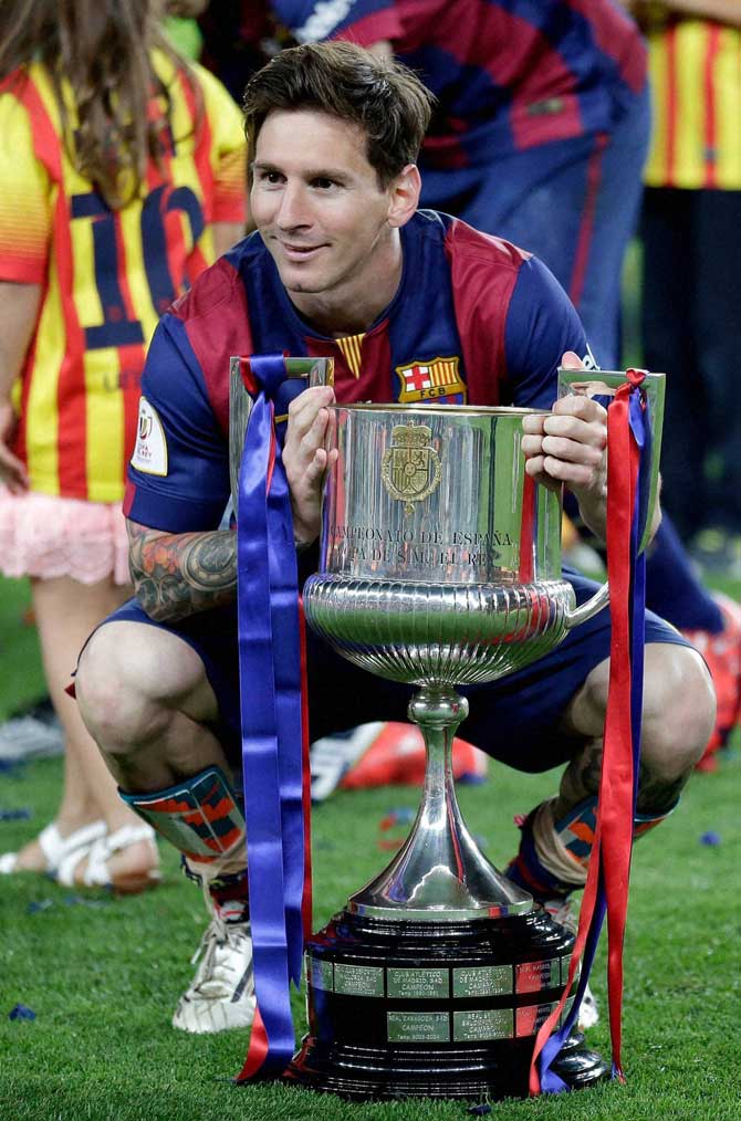Lionel Messi poses with the Copa del Rey trophy