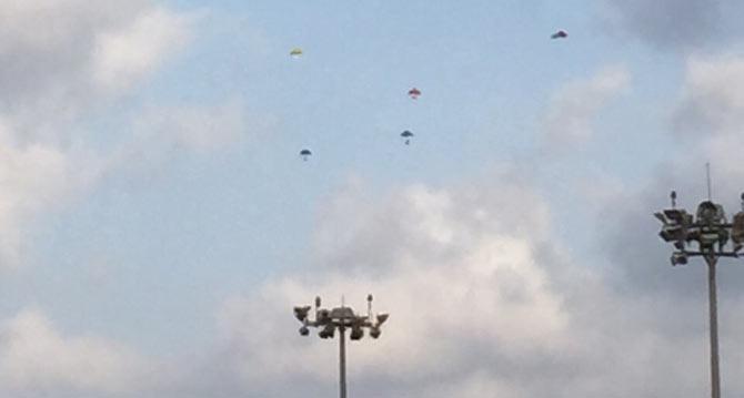 Parachutes approaching Mumbai airport