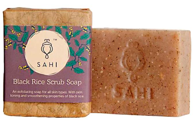 Black rice scrub soap by Sahi, Rs 316