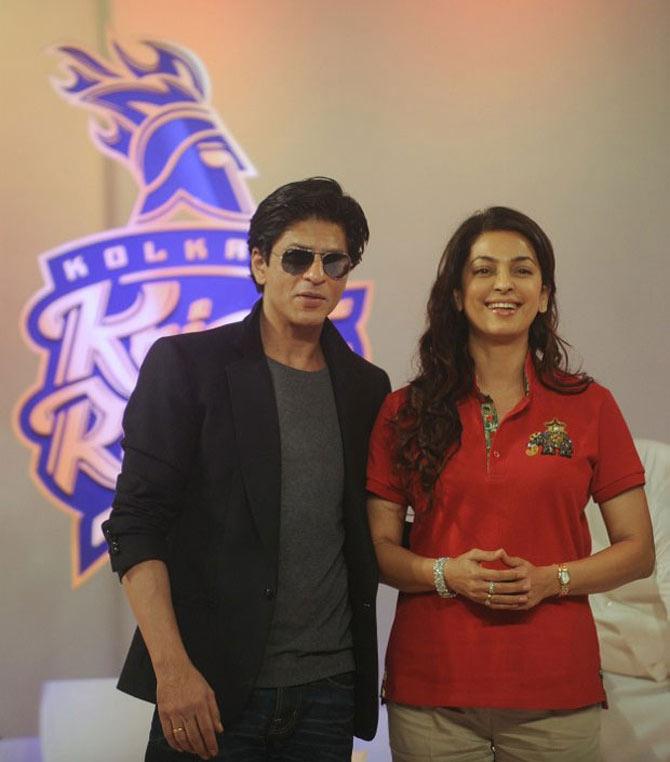 Shah Rukh Khan and Juhi Chawla