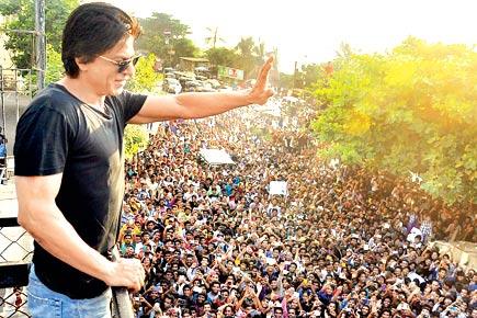 Fifty and fabulous: SRK to ring in his birthday with a big bash