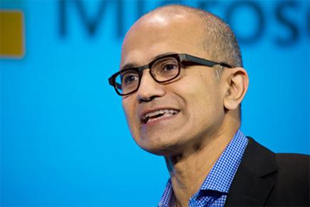 Satya Nadella uses personal phone to iterate Microsoft's productivity