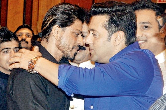 SRK-Salman hug at an iftaar party