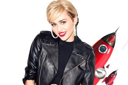 Piano licked by Miley Cyrus auctioned for USD 50,000