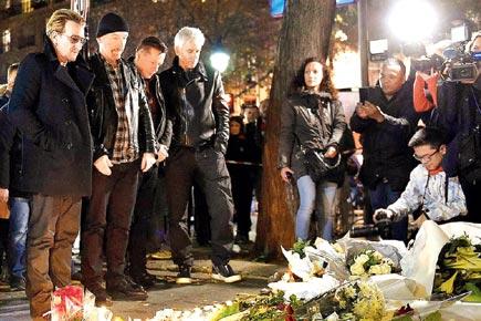 Hollywood stars tone down glitz, mourn Paris attack victims
