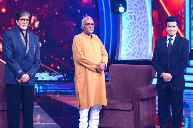 Amitabh Bachchan, Aaj Ki Raat Hai Zindagi Hero Vijay Thakur and Jeetendra on the sets of Aaj Ki Raat Hai Zindagi. Pics/IANS