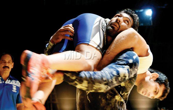 Yogeshwar Dutt (top) during a promotional shoot for PWL at Goregaon’s Film City yesterday. Pic/Sameer Markande