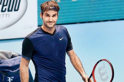 Roger Federer rumbles into ATP World Tour Finals semis