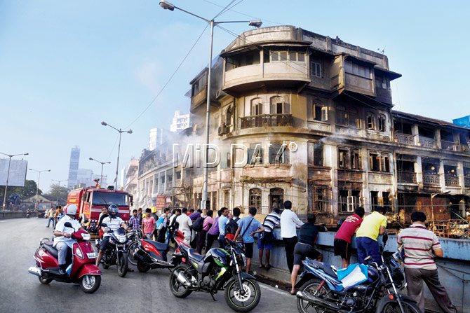 Two fire engines had to be parked on the Kavi Keshavsut Flyover, from where they rescued the residents with the help of a hydraulic ladder
