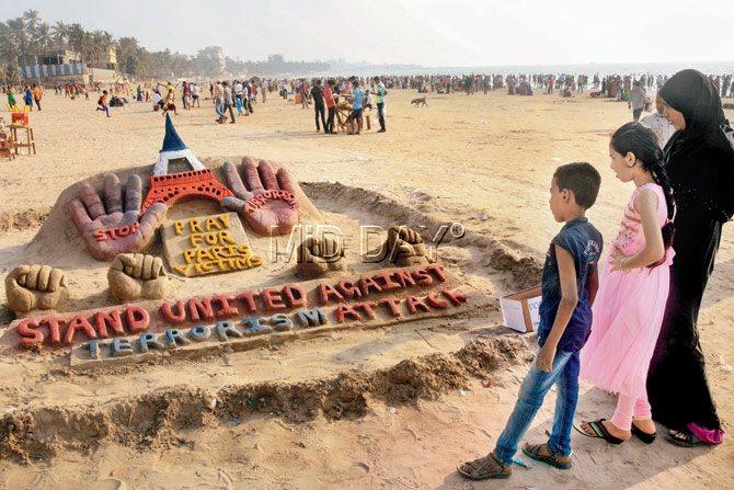 United we stand: A sand artist at Juhu beach exhibits his message of peace and unity.  Pic/Satej Shinde