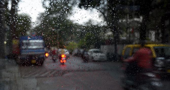 Sudden rain in Mumbai brings relief to locals