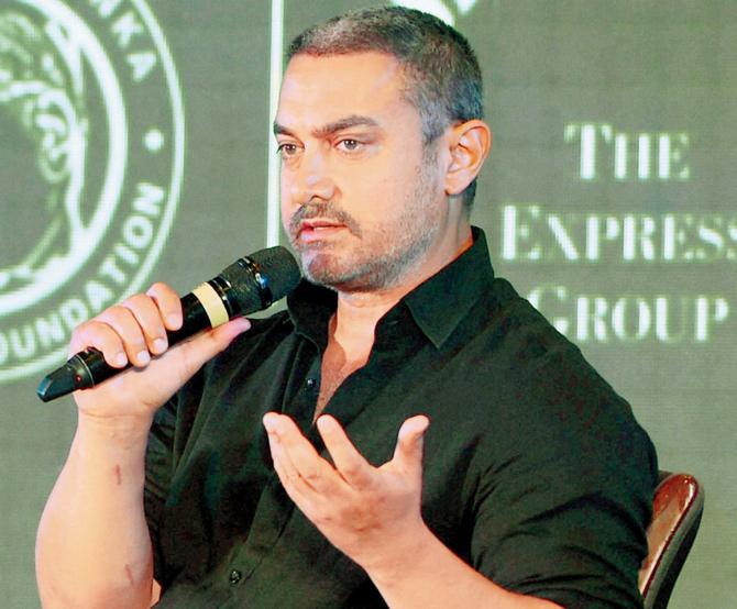 Aamir Khan speaking at the 8th edition of the Ramnath Goenka Excellence in Journalism Awards in New Delhi in November 2015. Pic/PTI