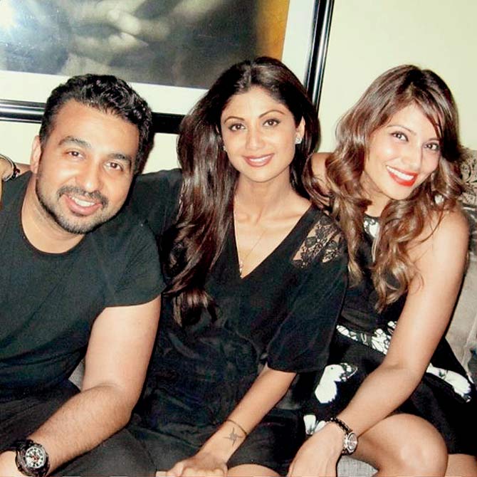 Good friends, good food, good travel, good books. All things that Bipasha Basu’s Instagram profile boasts of. This one shows her in the company of Shilpa Shetty and Raj Kundra