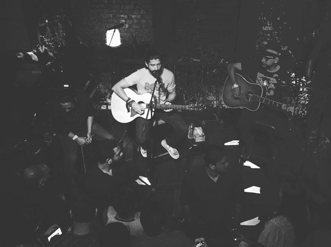Farhan Akhtar breaks into impromptu gig at Todi Mill Social 