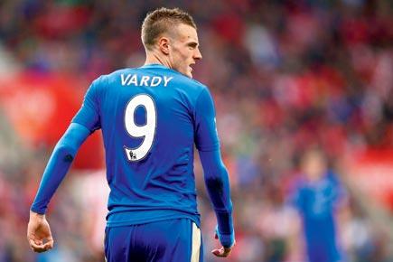 Leicester striker  Jamie Vardy voted football writers' footballer of the year