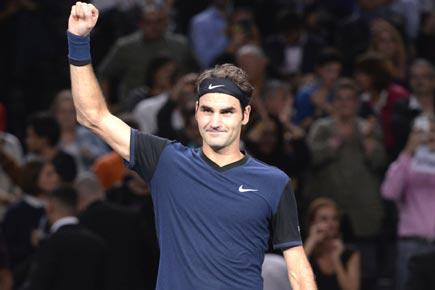 Federer thumps Seppi to reach third round of Paris Masters