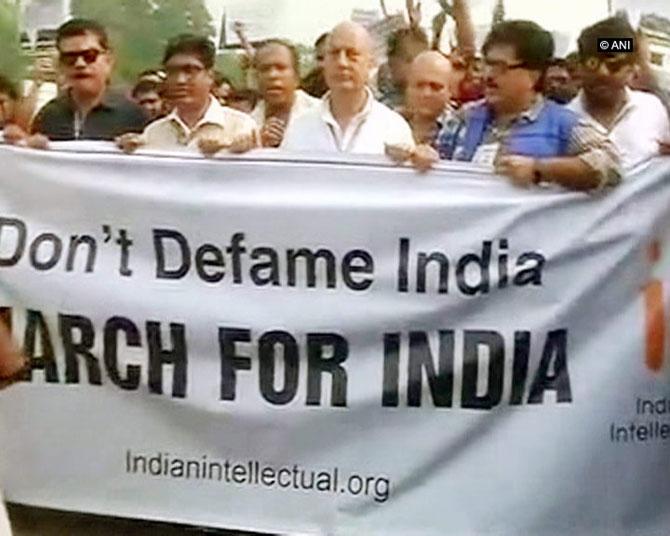 Anupam Kher leads march to President against intolerance protests