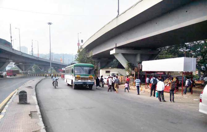 All state transport buses make a brief stop here under the Pune-bound stretch of the Belapur flyover