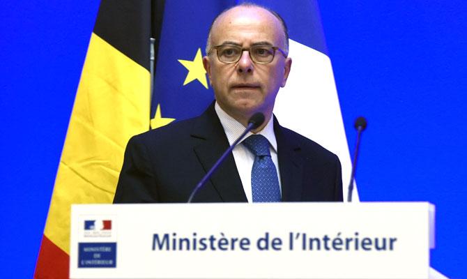 French interior minister Bernard Cazeneuve looks on prior to deliver a speech on November 15, 2015 after a meeting on border protection with his Belgian counterpart at the Interior Ministry in Paris following the coordinated attacks in and around Paris on November 13. AFP PHOTO / DOMINIQUE FAGET
