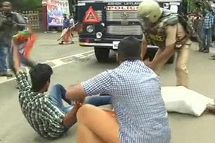 Clashes erupt in Karnataka on Tipu Sultan's birth anniversary 