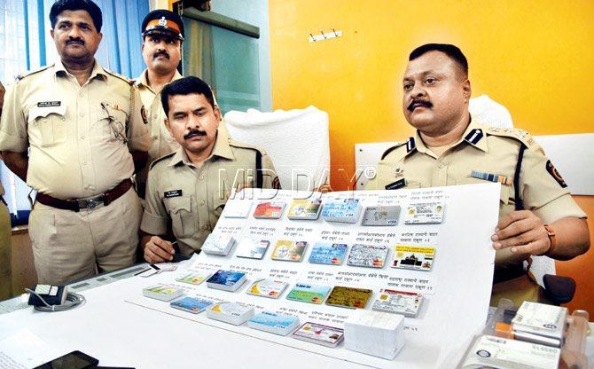 The police recovered 270 fake credit cards from the fraudsters. Pic/Nimesh Dave