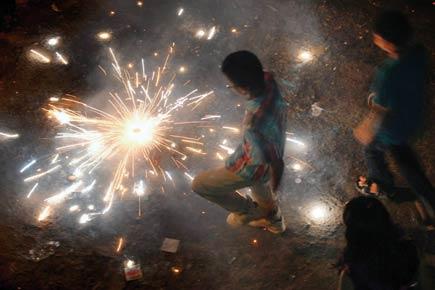 Diwali celebrations severely hit air pollution in Delhi
