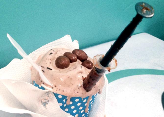 Koffee Krunch comes with chocolate strings, chocolate covered raisins and a caramel syringe