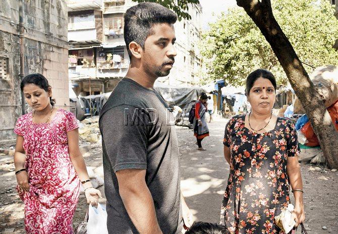 Kunal Naringare (centre) and his mother at the bustling BDD Chawl PICS/SHADAB KHAN