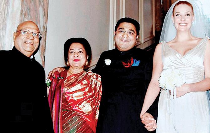 (From left to right) A picture from Angad’s wedding reception in 2004 shows Lord Swraj Paul, his wife Aruna, and  Angad with his wife Michelle. pic/PTI