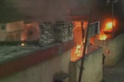 Mob torches police station in Bareilly 