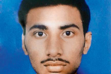 Mumbai: Courier delivery boy flees with goods worth Rs 2.5 lakh