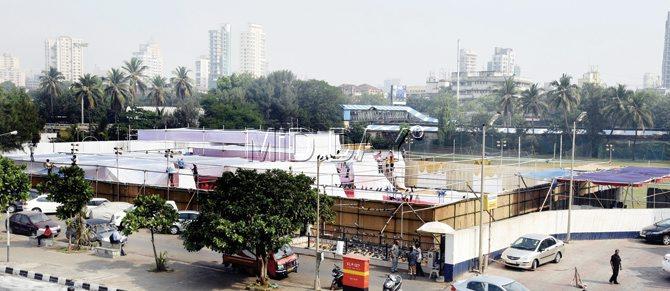 Preparations for a wedding reception in full force at the Parsee Gymkhana on Marine Drive yesterday. PIC/SHADAB KHAN 