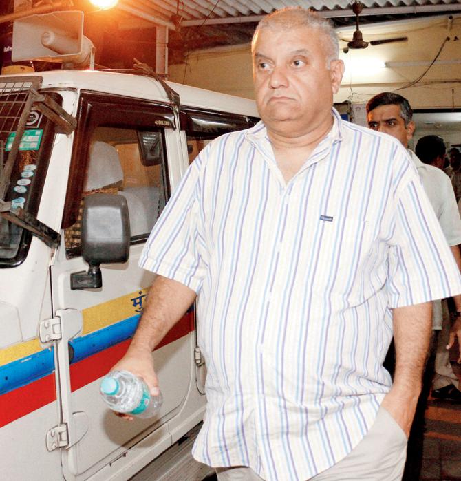 Peter Mukerjea outside Khar Police station, days after his wife Indrani was arrested in September. File pic